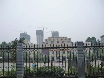 平頂山市湛河區(qū)實(shí)驗(yàn)小學(xué)校園 資料圖 平頂山市湛河區(qū)實(shí)驗(yàn)小學(xué)校園 資料圖