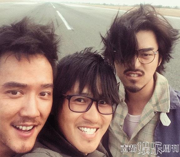 工地生活三人行。