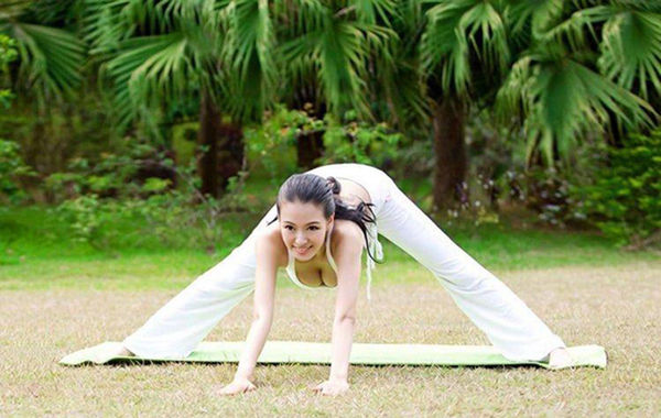 圖為瑜伽教母性感寫真。