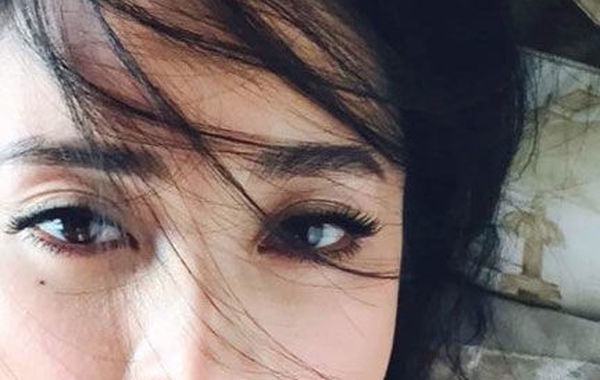 蔣勤勤吊帶美照。