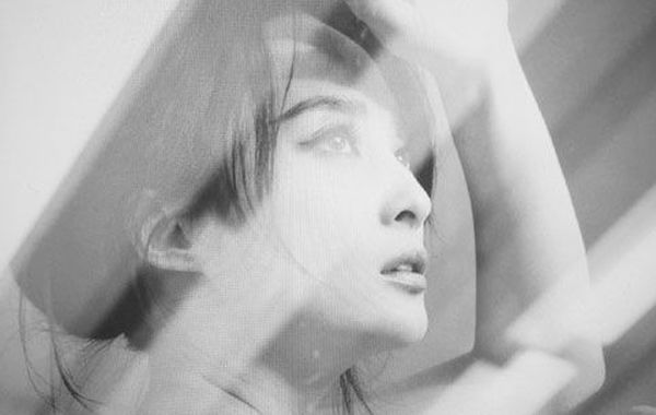 蔣勤勤吊帶美照。