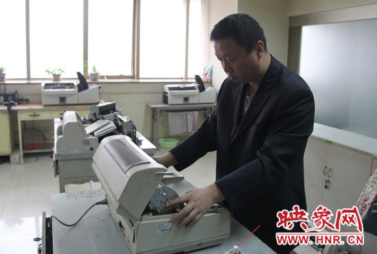 “不行，我再試一下，我一定要修好它。”遇到難題，東北人身上的那股執(zhí)拗勁讓他又堅(jiān)持了下來(lái)