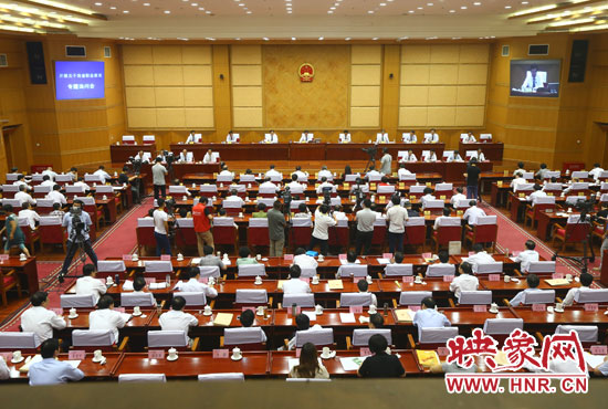 7月29日下午，河南省十二屆人大常委會(huì)第九次會(huì)議召開關(guān)于職業(yè)教育專題詢問會(huì)。