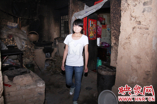 離大學(xué)校門,只有“一步之遙”的孩子。