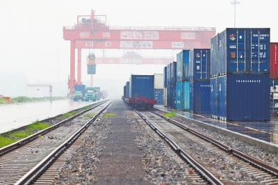 進(jìn)口車(chē)將運(yùn)到聯(lián)檢中心 進(jìn)口車(chē)將運(yùn)到聯(lián)檢中心