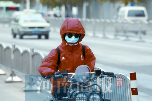 全副武裝，抵抗寒風(fēng)