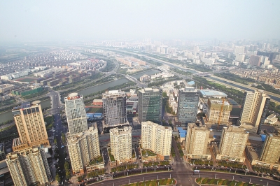 不少網(wǎng)友認(rèn)為，不動(dòng)產(chǎn)統(tǒng)一登記會(huì)使房?jī)r(jià)下跌。