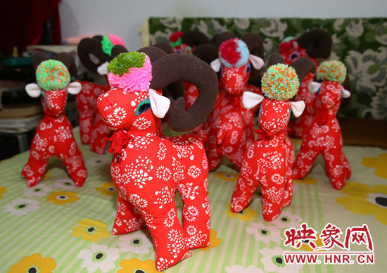 羊年來(lái)了，做一些紅紅的羊兒多喜慶