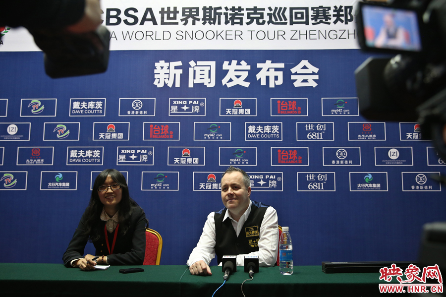 賽后希金斯參加新聞發(fā)布會(huì)，接受映象網(wǎng)記者提問