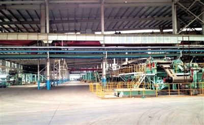 12月4日，三峽全通一個(gè)閑置的車間內(nèi)，落滿厚厚的塵土。