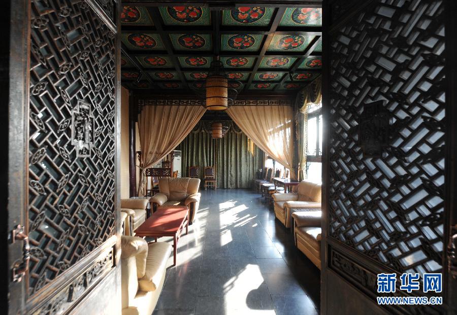 　“停業(yè)調(diào)整”的北海公園內(nèi)高檔餐廳上林苑內(nèi)部一角（1月15日攝）。