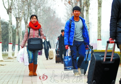 走進(jìn)熟悉的校園，看到熟悉的笑臉，就這樣懷揣著自信和目標(biāo)，迎接明天靠近下一站。