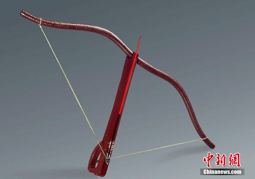 圖為弩的復(fù)制品。秦始皇帝陵博物院 供圖