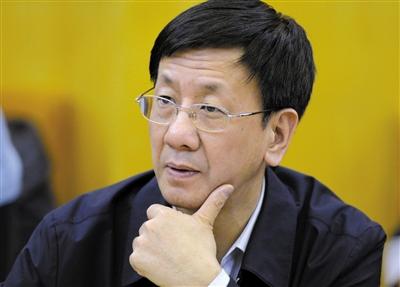 昨日，最高檢檢察長(zhǎng)曹建明在遼寧團(tuán)參加“兩高”報(bào)告分組審議。記者 陳杰 攝