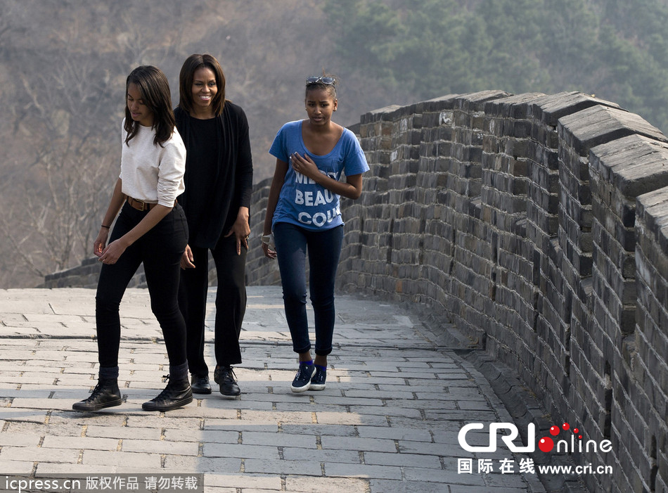 美國(guó)第一夫人米歇爾和兩個(gè)女兒登慕田峪長(zhǎng)城 美國(guó)第一夫人米歇爾和兩個(gè)女兒登慕田峪長(zhǎng)城