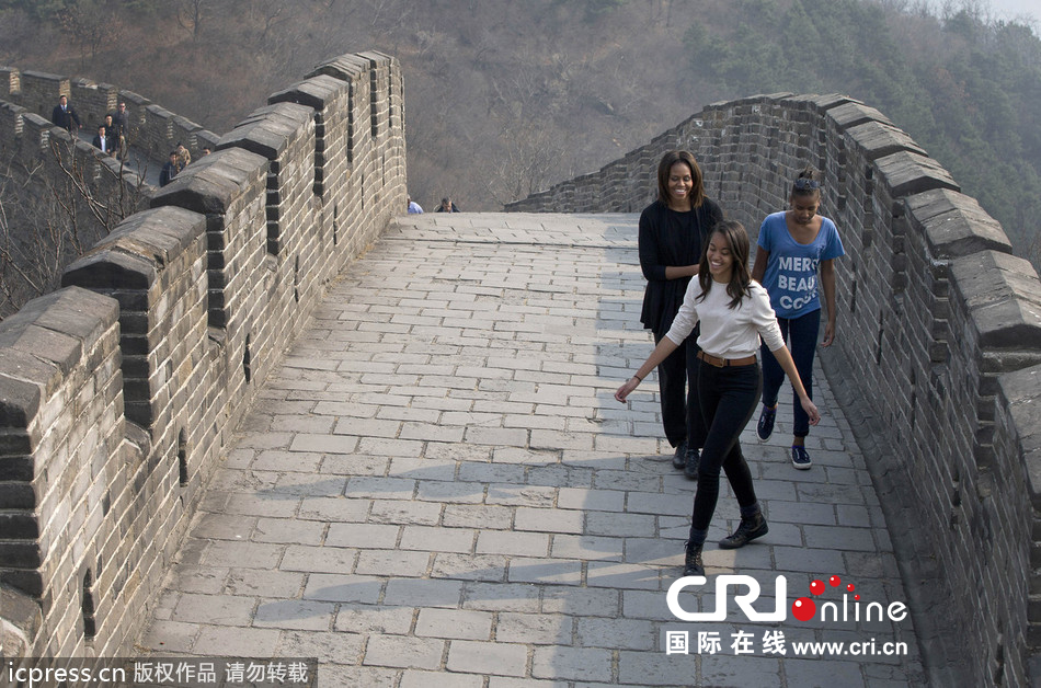 美國(guó)第一夫人米歇爾和兩個(gè)女兒登慕田峪長(zhǎng)城 美國(guó)第一夫人米歇爾和兩個(gè)女兒登慕田峪長(zhǎng)城