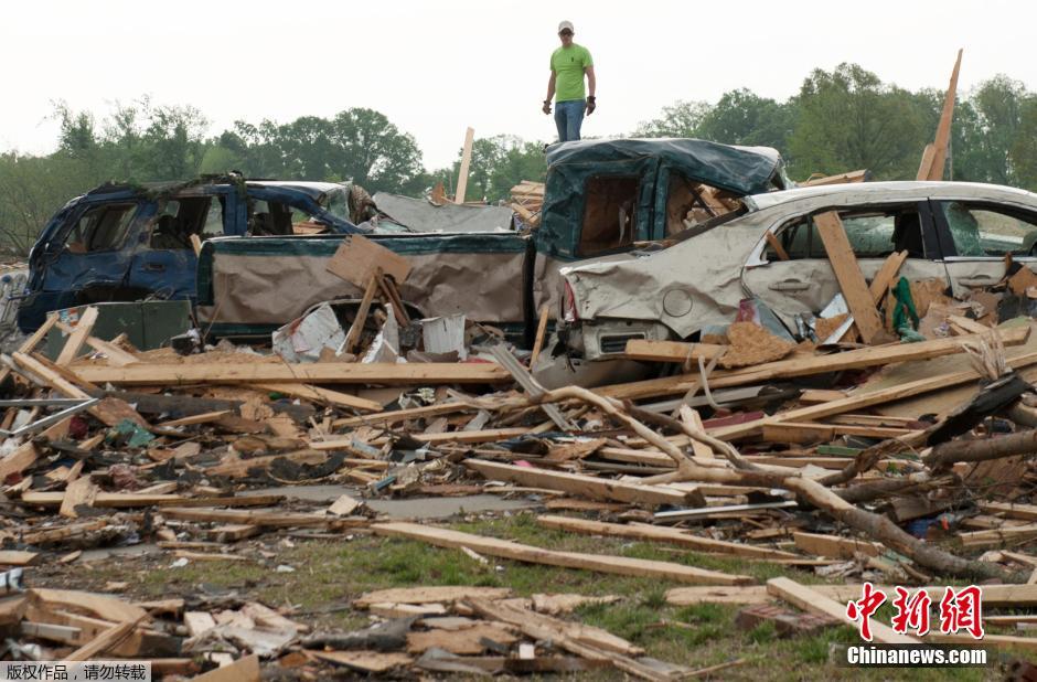 致命龍卷風(fēng)肆虐美國多州 小鎮(zhèn)街道幾乎毀成渣 致命龍卷風(fēng)肆虐美國多州 小鎮(zhèn)街道幾乎毀成渣