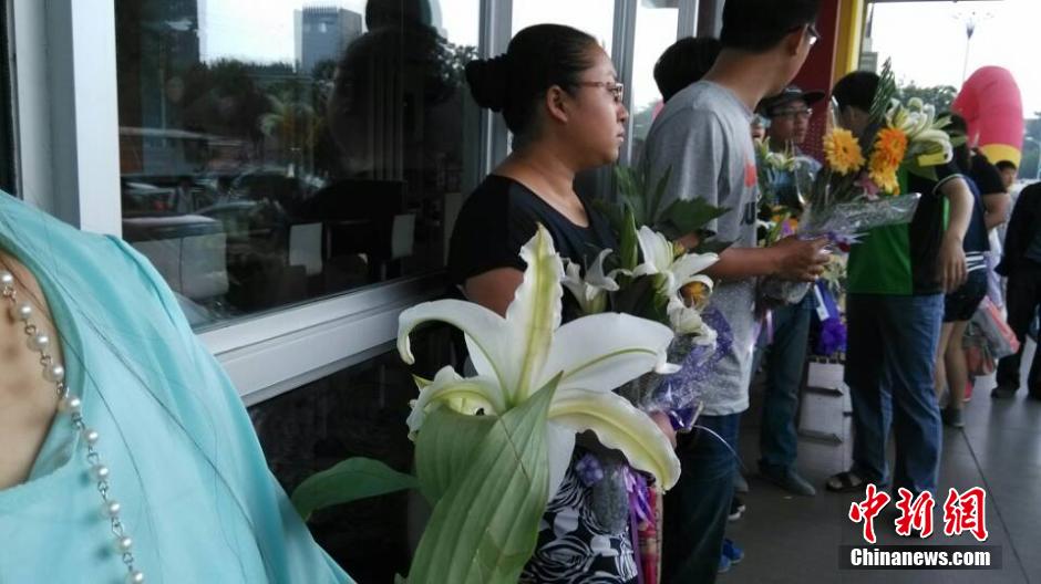 山東招遠民眾自發(fā)悼念“5·28”受害者 山東招遠民眾自發(fā)悼念“5·28”受害者