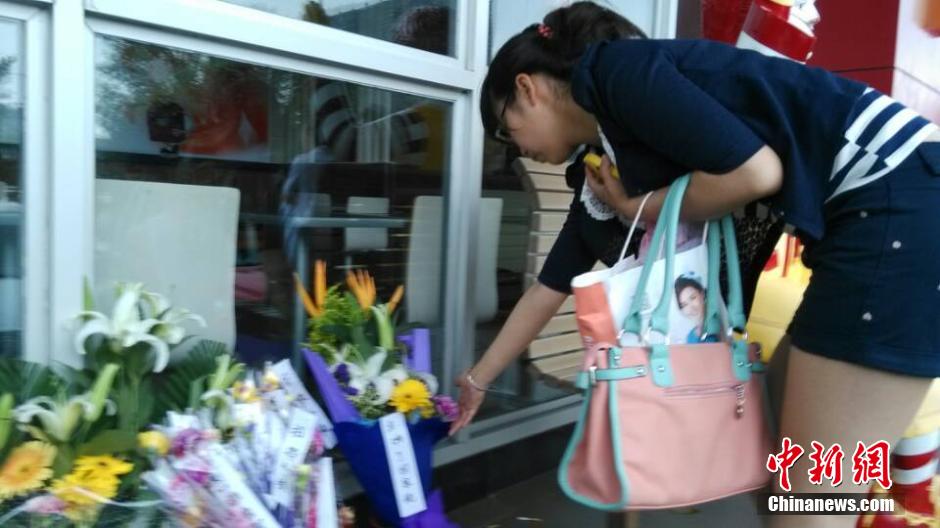 山東招遠民眾自發(fā)悼念“5·28”受害者 山東招遠民眾自發(fā)悼念“5·28”受害者