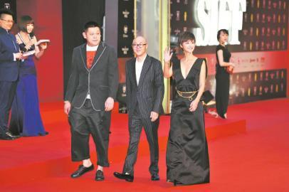 　　《勝利》劇組走紅毯，只可惜黃海波未能參加。