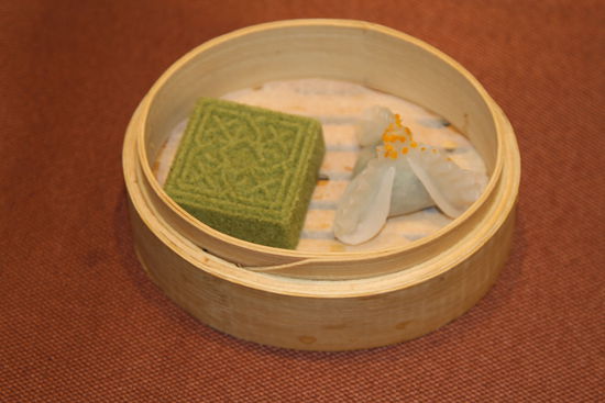 金陵茶香方糕和狀元餃。 花惠生 供圖