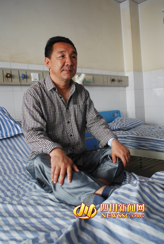 病床上的馬建華，羅本平攝。