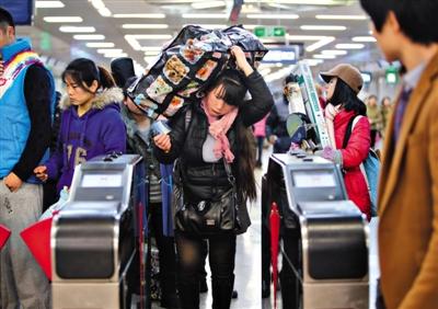 “網(wǎng)絡(luò)黃?！迸浒僬讓拵屍?0.1秒發(fā)現(xiàn)退票