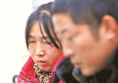 找不到女兒，小王的父母?jìng)碾y過(guò)。