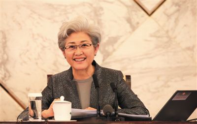 3月4日，十二屆全國(guó)人大三次會(huì)議在人民大會(huì)堂舉行新聞發(fā)布會(huì)，大會(huì)發(fā)言人傅瑩回答中外記者的提問(wèn)。