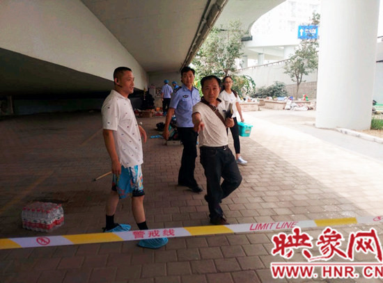 事發(fā)后，警方封鎖現(xiàn)場進行調查取證。