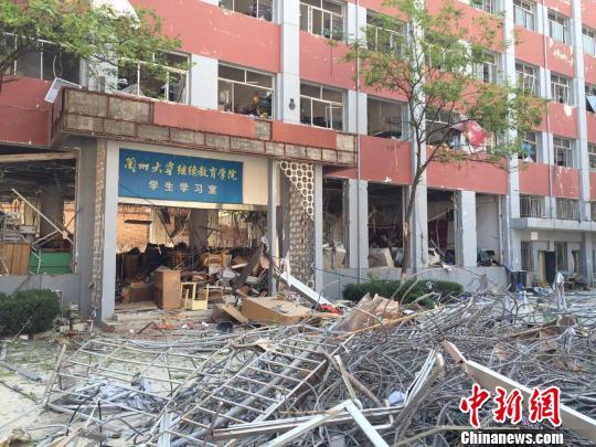 7月20日上午7點(diǎn)32分，蘭州大學(xué)醫(yī)學(xué)南校區(qū)學(xué)生公寓外一施工現(xiàn)場(chǎng)發(fā)生閃爆