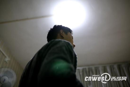 2013年2月份，17歲的林波在陜西省疾控中心拿到HIV確診報告。