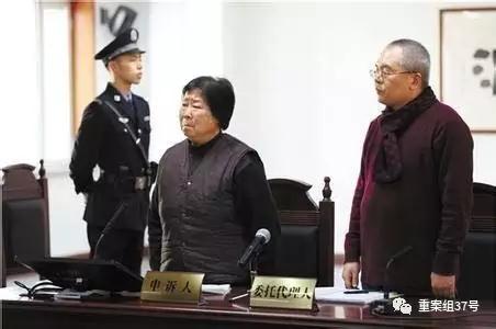 聶樹斌母親張煥枝聽取聶樹斌無罪的判決結(jié)果。 新華社發(fā)