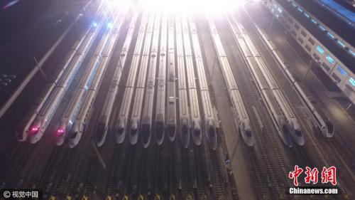 資料圖：高鐵“萬箭齊發(fā)”勢如“陸地航母”。 圖片來源：視覺中國