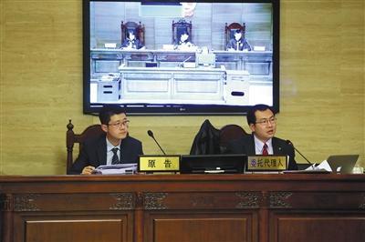 “小黃車”的商標(biāo)所有人“數(shù)人公司”代理律師稱，“ofo小黃車”侵犯了“小黃車”的注冊商標(biāo)。