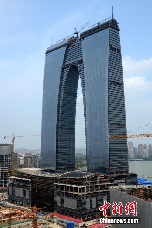 蘇州“秋褲樓”“穿衣”緩慢 幕墻穹頂尚未封閉 蘇州“秋褲樓”“穿衣”緩慢 幕墻穹頂尚未封閉