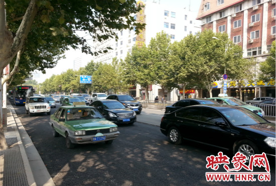 “無車日”仍有許多私家車主選擇開車上路。