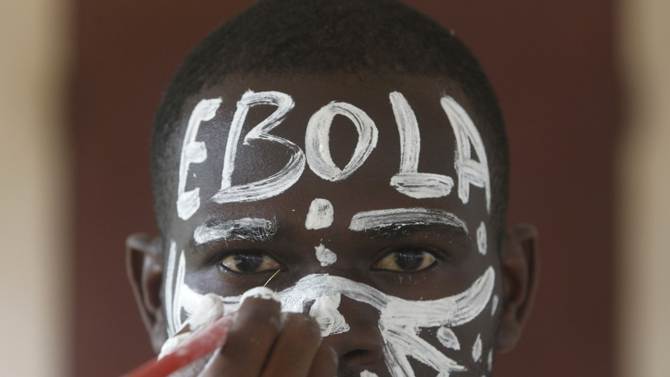 科特迪瓦演員表演宣傳對抗埃博拉疫情 科特迪瓦演員表演宣傳對抗埃博拉疫情