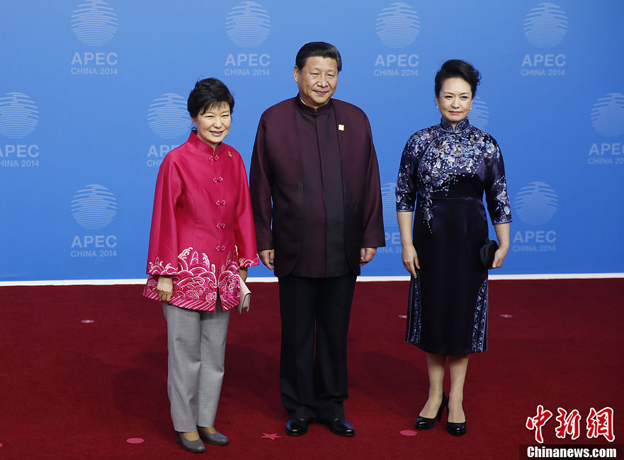 圖為習近平夫婦歡迎韓國總統(tǒng)樸槿惠。中新社發(fā) 杜洋 攝