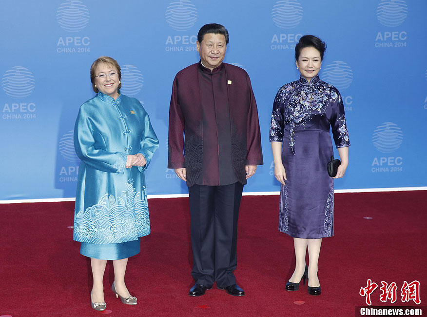 圖為習近平夫婦歡迎智利總統(tǒng)巴切萊特。中新社發(fā) 杜洋 攝