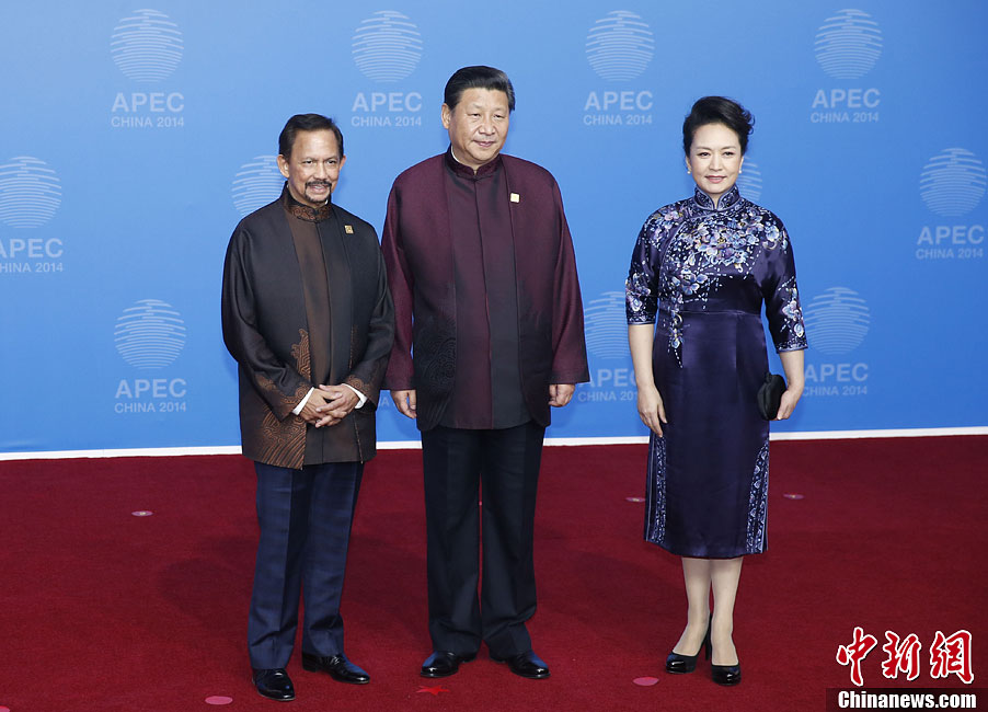 圖為習近平夫婦歡迎文萊蘇丹哈桑納爾。中新社發(fā) 杜洋 攝