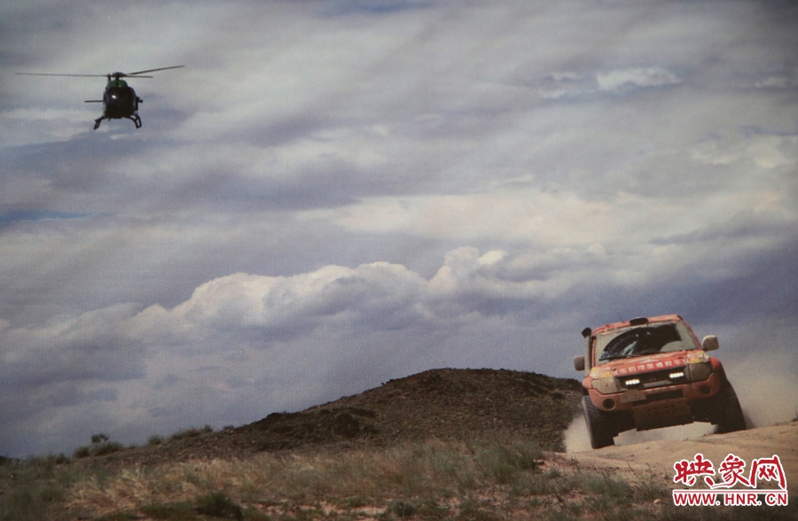 賽車(chē)的世界、更是男人的世界。圖為部分參展攝影作品。