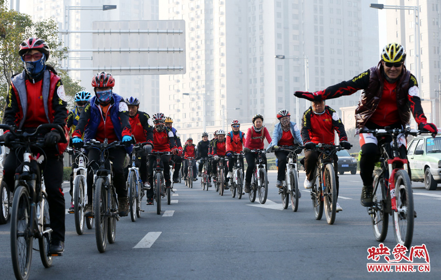 獻(xiàn)愛(ài)心、騎行天下，映象網(wǎng)騎行車友樂(lè)翻天