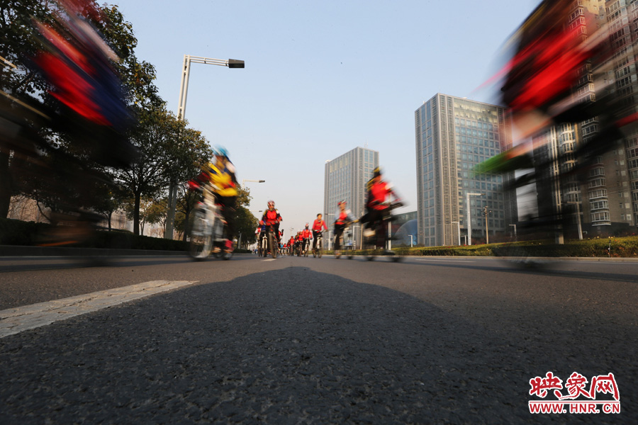 獻(xiàn)愛(ài)心、騎行天下，映象網(wǎng)騎行車友樂(lè)翻天