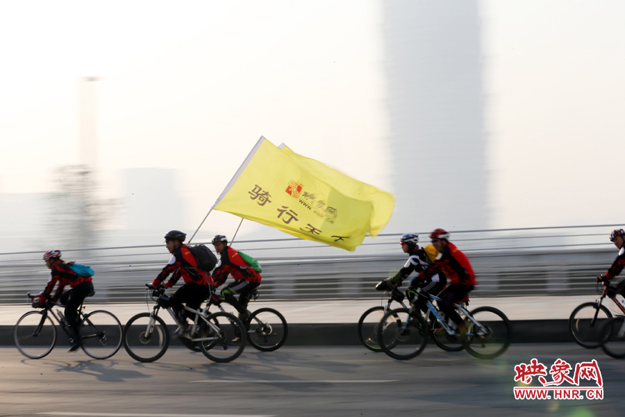 獻(xiàn)愛(ài)心、騎行天下，映象網(wǎng)騎行車友樂(lè)翻天