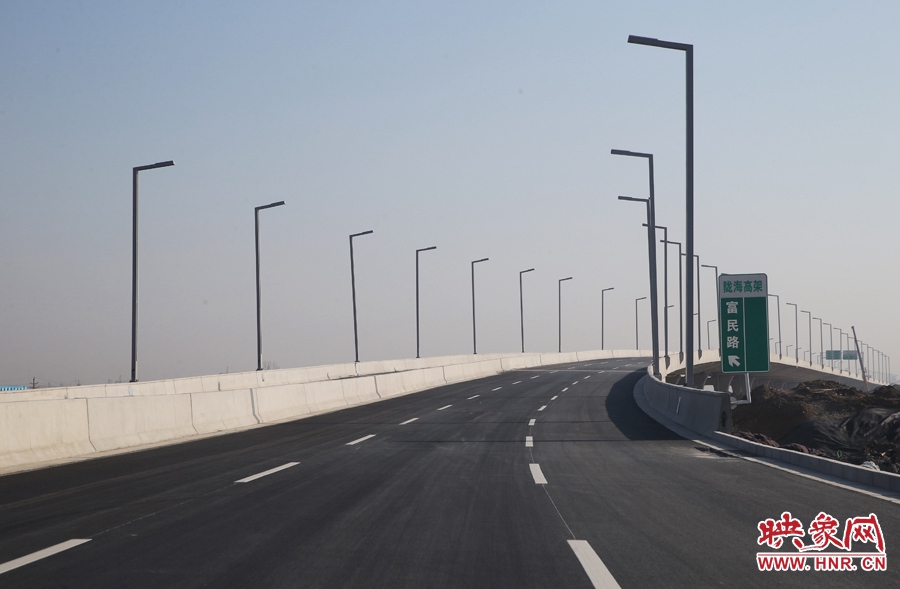 從新田路進入隴海高架入口。