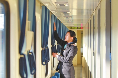 臥鋪車廂 半包式，更具私密性和舒適性。