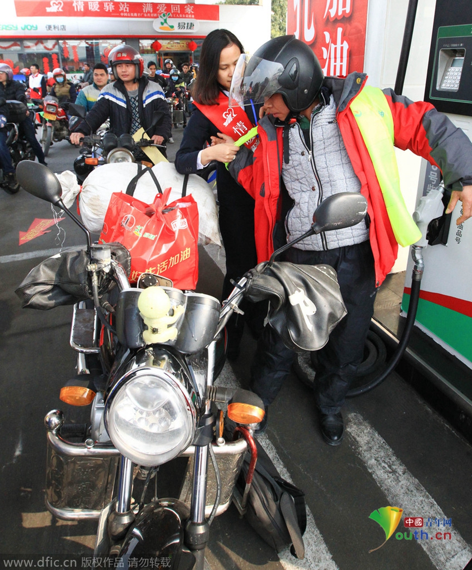 今年廣東、廣西兩省共193座中石化油站將為返鄉(xiāng)車主提供“6+X”免費服務(wù)，并將為1萬名“返鄉(xiāng)摩騎”免