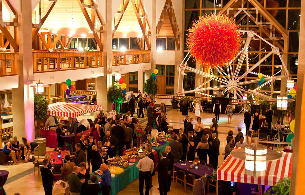 盤(pán)點(diǎn)全球最酷的辦公室 內(nèi)設(shè)滑梯游戲廳和糖果店