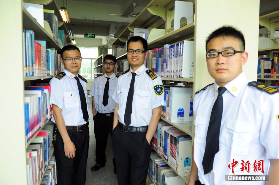 武漢高?！皠钪颈０矆F” 集體考上研究生